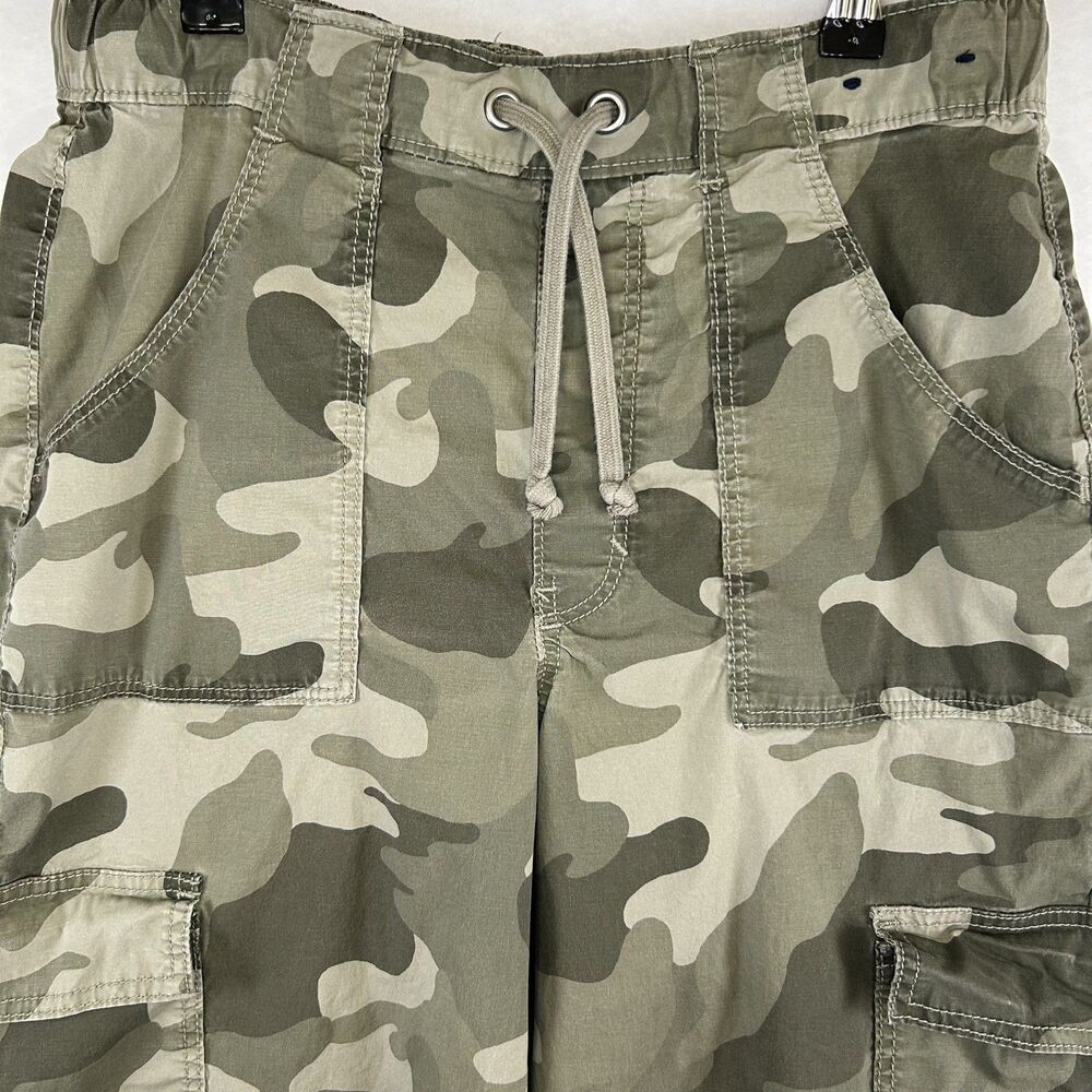 Hollister Camo Straight Leg Cargo Pants in Olive Green & Khaki